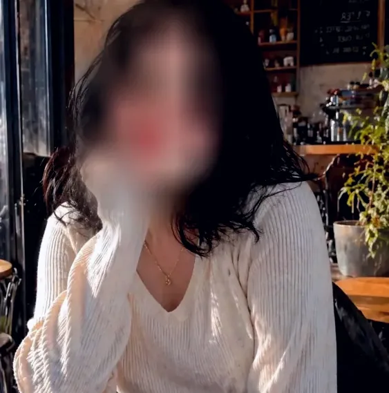 Aya, 25