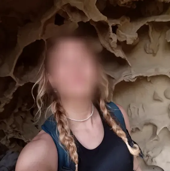 Caroline, 29