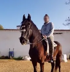 Emina, 31