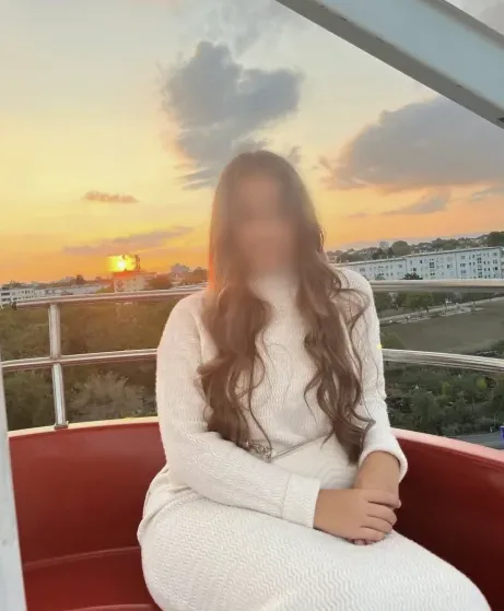 Emina, 19