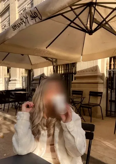 Rosa, 32
