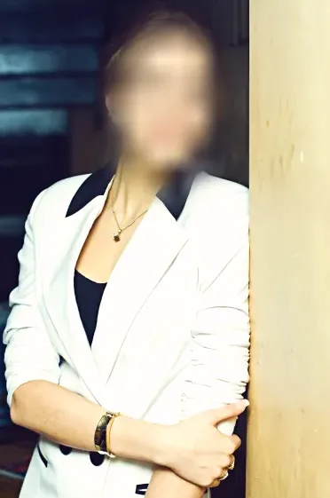 Tina, 30