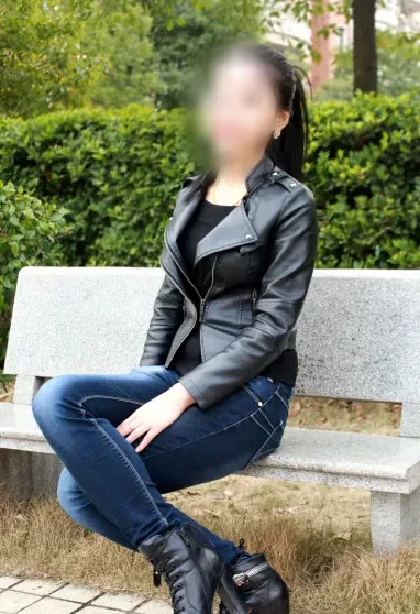 Yasmin, 31